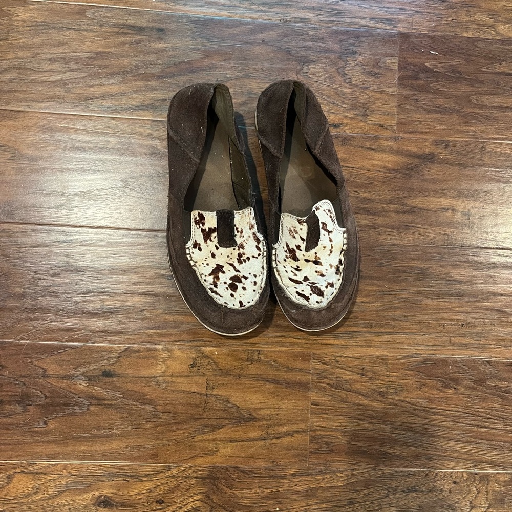 Cowhide Ariat cruisers